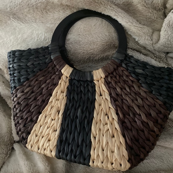 Urban Outfitters Handbags - NWOT Large straw raffia tote back wood handles